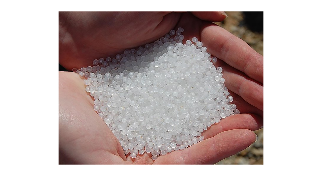 *White Nurdles.* <br> (Photo from gentlemanrook - originally posted to Flickr as Plastic Pellets - &quot;Nurdles&quot;, <br> CC BY 2.0, https://commons.wikimedia.org/w/index.php?curid=4487785)
